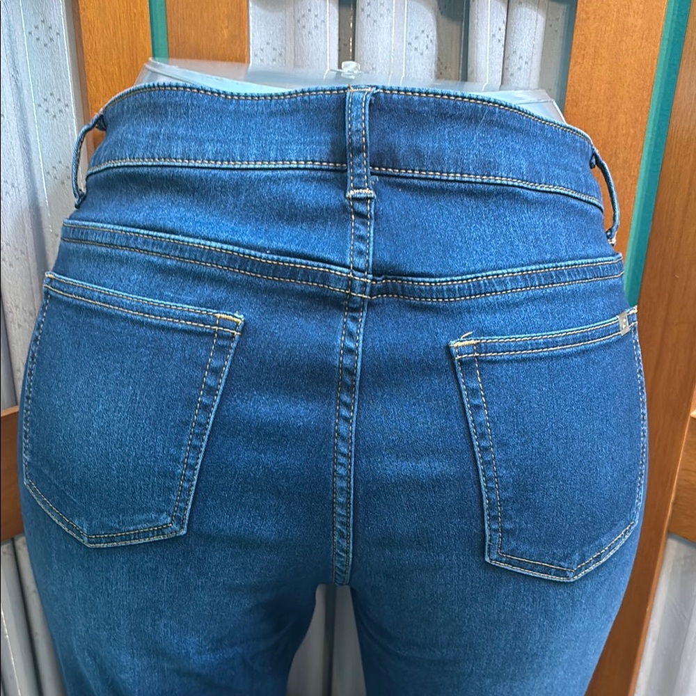 Jennifer Lopez Blue Skinny Jeans with Versatile Stretch - Picture 7 of 11